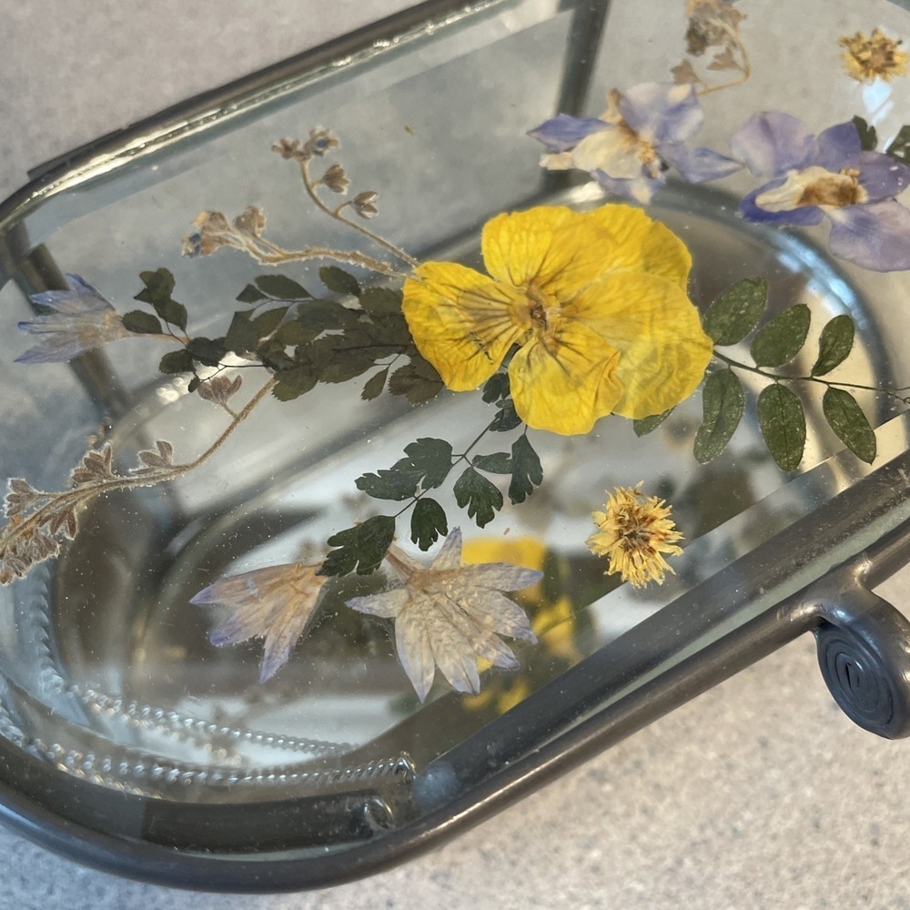 VTG Glass Trinket Keepsake Jewelry Box Cottagecore Pressed Dried Flowers - Picture 2 of 9